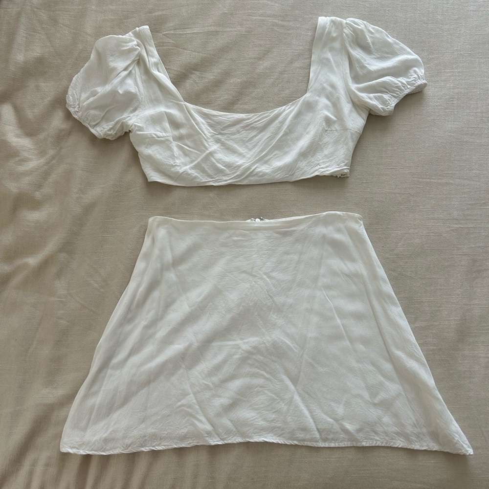 White two piece set! Size 8 but fits more like a 6!